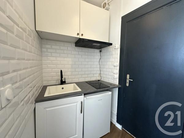 Immeuble à vendre  100 m 2   LE PETIT QUEVILLY  - 76