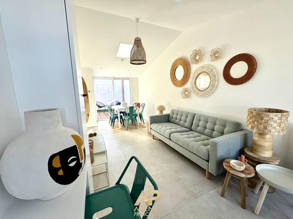 Maison de plain-pied - 4 pièces - La Rochelle secteur Parc des pères 535 000 € **  - Référence  JH704D6