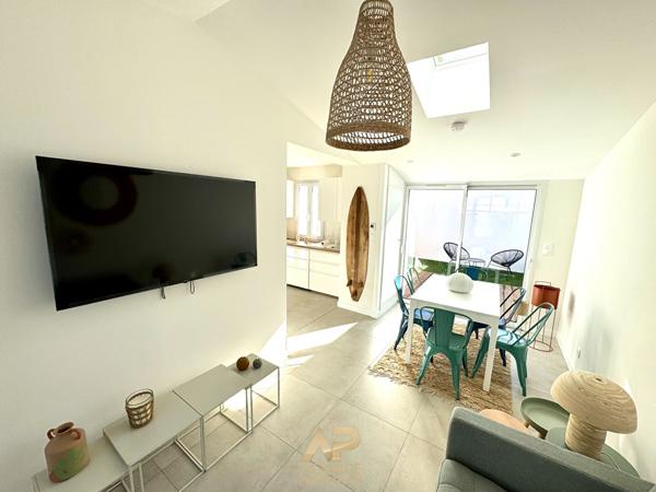 Maison de plain-pied - 4 pièces - La Rochelle secteur Parc des pères 535 000 € **  - Référence  JH704D6