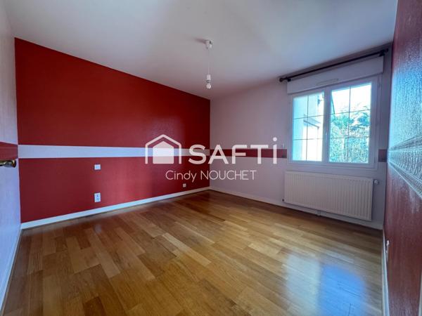 Maison de plain-pied fonctionnelle et lumineuse, idéale pour toute la famille.