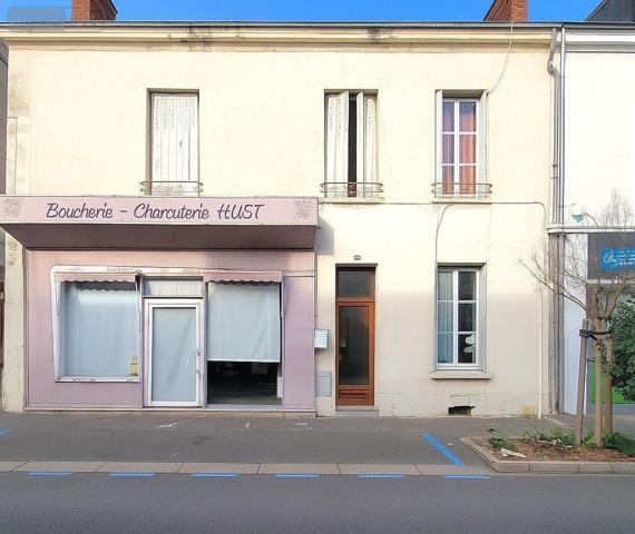 Local mixte (Professionnel/Habitation) à vendre à Châteaudun dans l'Eure-et-Loir (28200), ref : RC/925   
Centre-ville