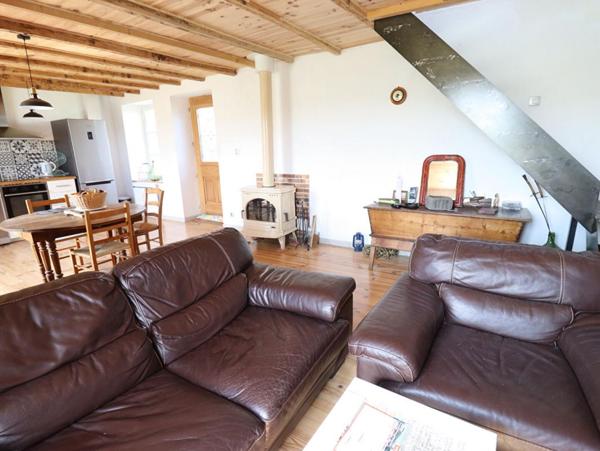 Corps de ferme Bongheat 5 pièces +/-95 m2 + 6 ha de terrain environs