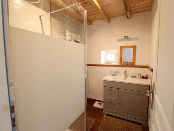 Corps de ferme Bongheat 5 pièces +/-95 m2 + 6 ha de terrain environs