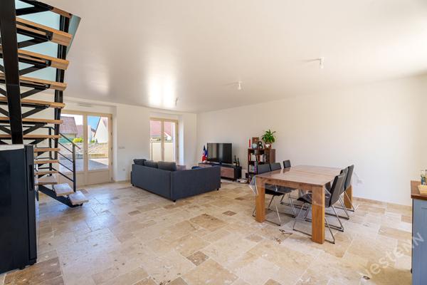 Maison entièrement rénovée 5 pièces - 146m²  - à vendre Saint-Marcel - 360 000 €