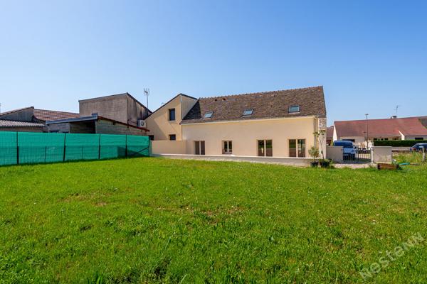Maison entièrement rénovée 5 pièces - 146m²  - à vendre Saint-Marcel - 360 000 €