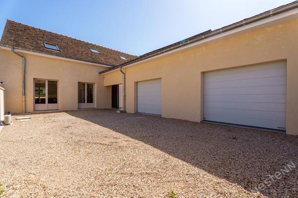Maison entièrement rénovée 5 pièces - 146m²  - à vendre Saint-Marcel - 360 000 €