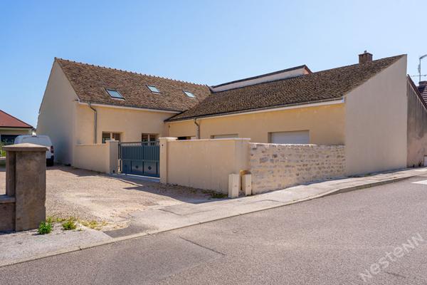 Maison entièrement rénovée 5 pièces - 146m²  - à vendre Saint-Marcel - 360 000 €