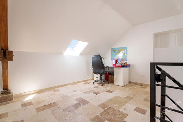 Maison entièrement rénovée 5 pièces - 146m²  - à vendre Saint-Marcel - 360 000 €
