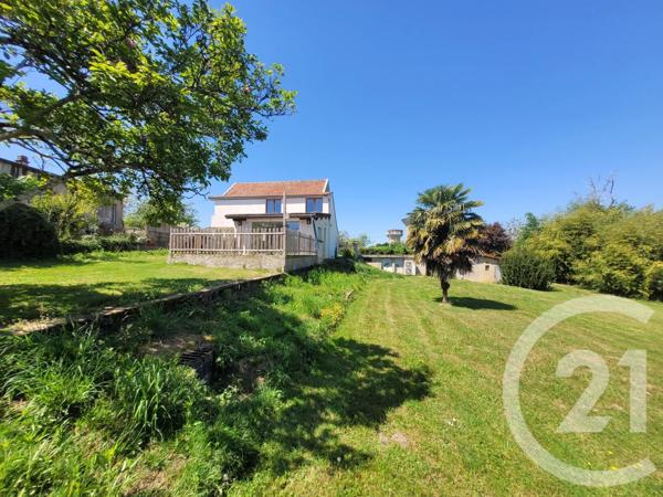 Maison à vendre  6 pièces - 135,60 m 2   LOUHANS CHATEAURENAUD  - 71