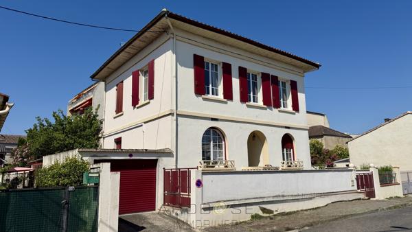 Centre ville belle maison "année 30" avec jardin et garage .
