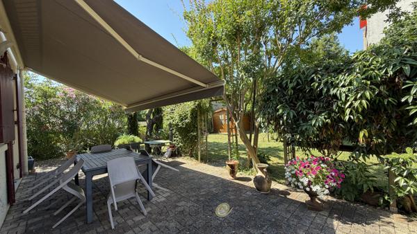 Centre ville belle maison "année 30" avec jardin et garage .