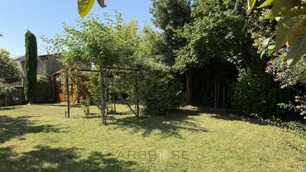 Centre ville belle maison "année 30" avec jardin et garage .