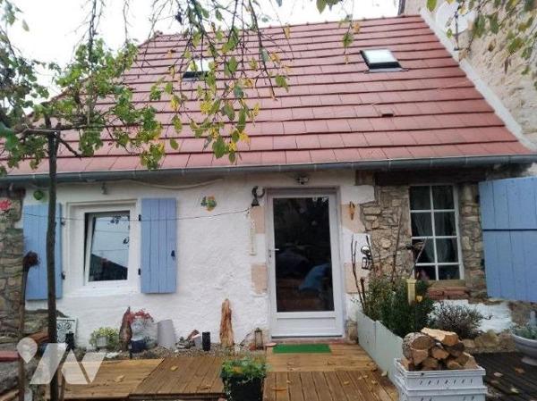 A BEDDES (18) CHER, PRIX NEGOCIABLE - A SAISIR ! Charmante maisonnette de pays en pierres de 42...