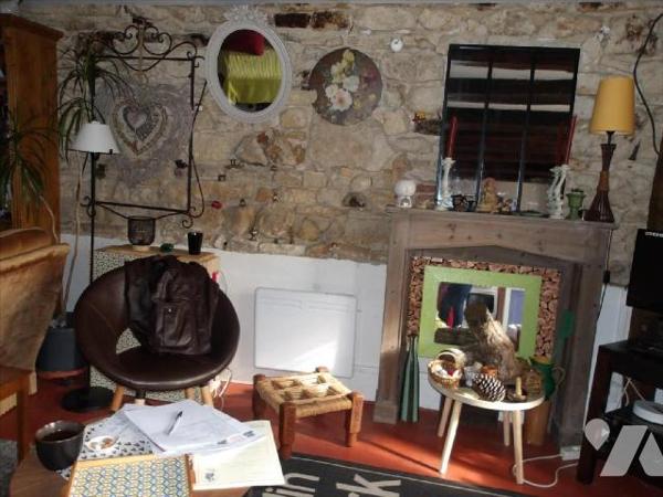 A BEDDES (18) CHER, PRIX NEGOCIABLE - A SAISIR ! Charmante maisonnette de pays en pierres de 42...