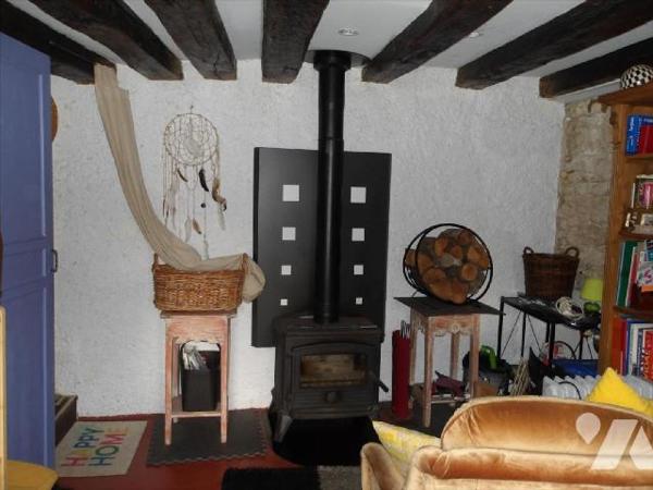 A BEDDES (18) CHER, PRIX NEGOCIABLE - A SAISIR ! Charmante maisonnette de pays en pierres de 42...