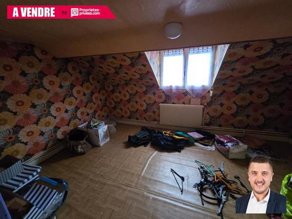 Maison de ville avec potentiel ? Rue calme, proche établissements scolaires