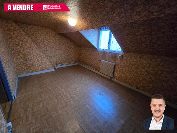 Maison de ville avec potentiel ? Rue calme, proche établissements scolaires