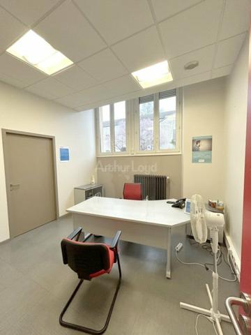 BUREAUX à VENDRE de 231 m²