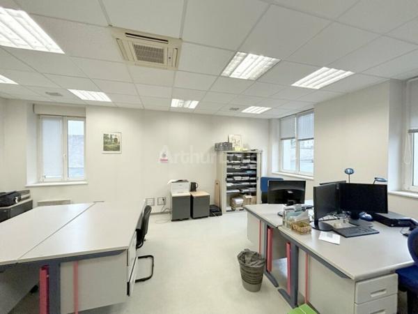 BUREAUX à VENDRE de 231 m²