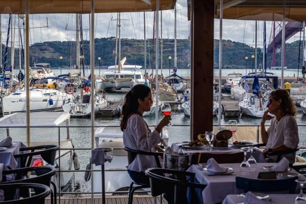 À VENDRE – Fonds de Commerce Restaurant – Emplacement N°1 en Bord de Mer (Fréjus / Saint-Raphaël)
