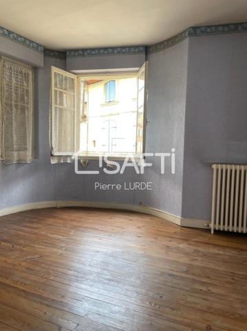 Maison de ville à rénover avec garage et terrasse