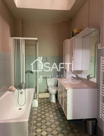 Maison de ville à rénover avec garage et terrasse