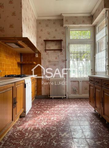 Maison de ville à rénover avec garage et terrasse