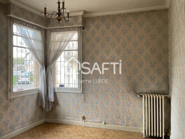 Maison de ville à rénover avec garage et terrasse