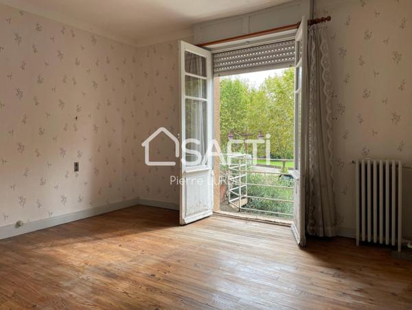 Maison de ville à rénover avec garage et terrasse