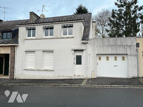 Maison d’habitation située en centre ville, avec salle, cuisine, 3 chambres, salle d'eau, garage.