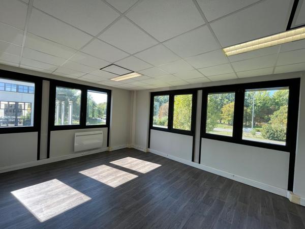 A LOUER BUREAUX DE 63 M2 À 335 M2 - COMPIEGNE ZAC DE MERCIERES
