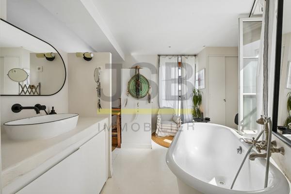 Paris 2ème - Sentier / Montorgueil - Sublime duplex au pied du mur végétal