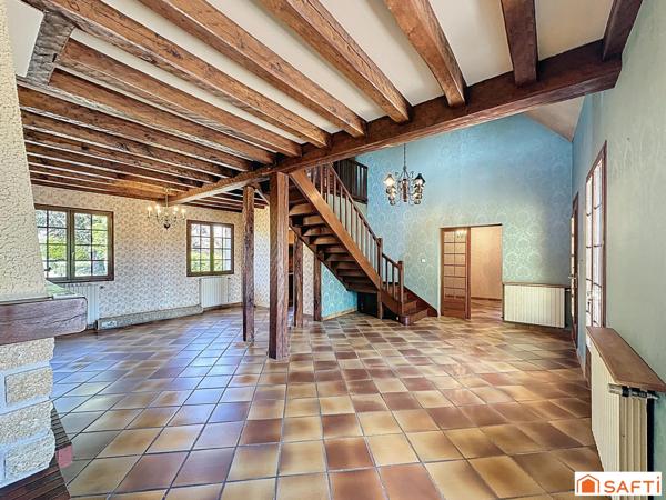 Idéalement située à qq minutes de Sens et sa gare