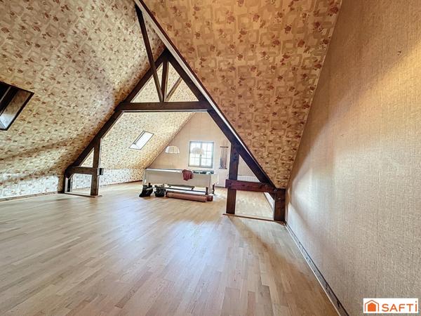 Idéalement située à qq minutes de Sens et sa gare