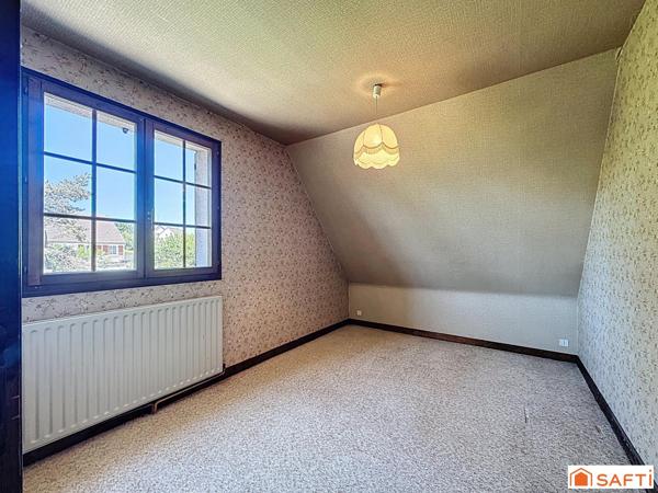 Idéalement située à qq minutes de Sens et sa gare