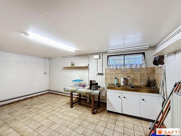 Idéalement située à qq minutes de Sens et sa gare