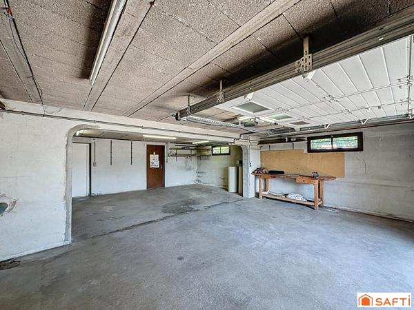 Idéalement située à qq minutes de Sens et sa gare