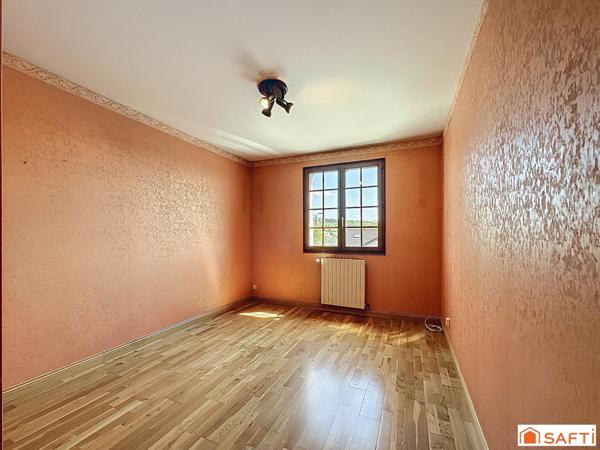 Idéalement située à qq minutes de Sens et sa gare