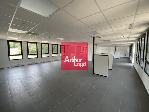 Bureaux à louer à Sassenage dans immeuble rénové et espaces verts