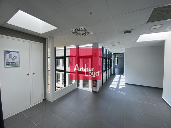 Bureaux à louer à Sassenage dans immeuble rénové et espaces verts