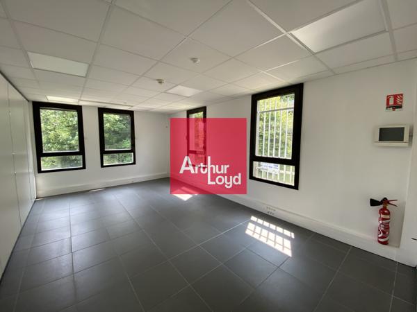 Bureaux à louer à Sassenage dans immeuble rénové et espaces verts