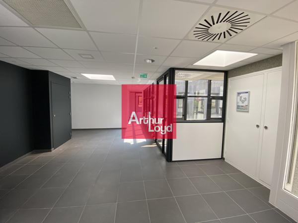 Bureaux à louer à Sassenage dans immeuble rénové et espaces verts