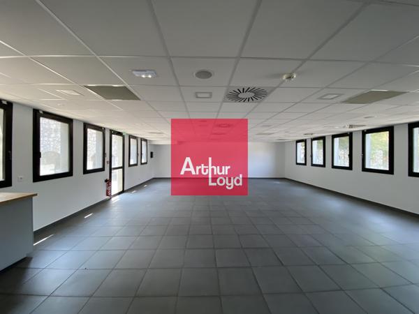 Bureaux à louer à Sassenage dans immeuble rénové et espaces verts