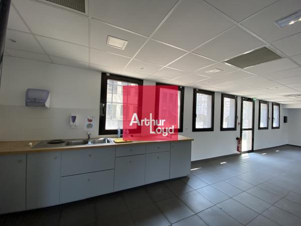 Bureaux à louer à Sassenage dans immeuble rénové et espaces verts