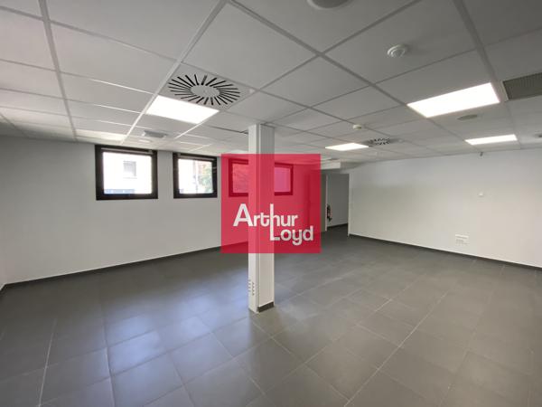 Bureaux à louer à Sassenage dans immeuble rénové et espaces verts