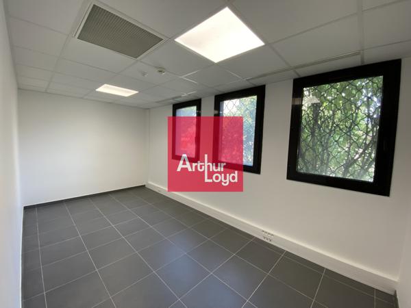 Bureaux à louer à Sassenage dans immeuble rénové et espaces verts