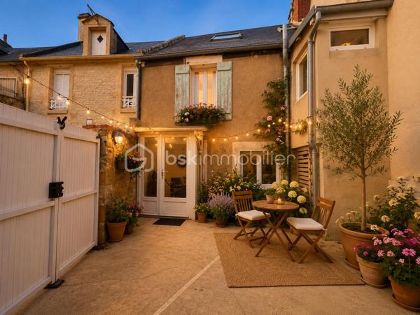 BSK CAEN Immobilier – David TALVAST vous propose cette charmante maison ancienne en pierre située en plein cœur de Courseulles-sur-Mer, à seulement 150 mètres de la plage et à quelques minutes à pied des commerces et du centre-ville.

Construite vers 1880, cette maison de caractère développe 64 m² habitables (72 m² utiles) répartis sur trois niveaux. Elle séduira les amateurs d'authenticité grâce à ses murs en pierre, ses volumes atypiques et son potentiel de rénovation. Cette maison saine offre un fort potentiel de valorisation après travaux de rafraîchissement et d'amélioration. Son emplacement exceptionnel à quelques pas de la plage, des commerces, en fait une opportunité rare sur le marché de Courseulles-sur-Mer.

Idéal pour une résidence secondaire en bord de mer, un premier achat ou un investissement locatif saisonnier dans l'une des stations balnéaires les plus recherchées de la Côte de Nacre.

À l'extérieur, vous profiterez d'un patio privatif, un véritable espace de détente en centre-ville. 
Le rez-de-chaussée accueille un séjour bénéficiant d'un poêle à granulés récent installé en 2020, créant une atmosphère chaleureuse et conviviale. Chaque étage possède sa salle d'eau avec ses toilettes. Les trois chambres sont répartis sur les deux étages.

Caractéristiques :

RDC
•	Séjour de 29 m² avec murs en pierre apparente et cuisine ouverte

Étage 1
•	2 Chambres.
•	Une salle d'eau avec douche et WC.

Étage 2
•	1 Chambre.
•	Une salle d'eau avec WC.

Les prestations :
•	Huisseries PVC double vitrage
•	Poêle à granulés et chauffage électrique complémentaire
•	Tableau électrique conforme
•	Tout-à-l'égout

Terrain : 25 m² de patio privatif.

Une visite permettra d'apprécier pleinement le charme authentique de cette maison et les possibilités qu'elle offre.
Vous êtes intéressé ? Contactez-moi directement pour ce bien coup de cœur : 07 81 76 32 28 ou dtalvast@bskimmobilier.com