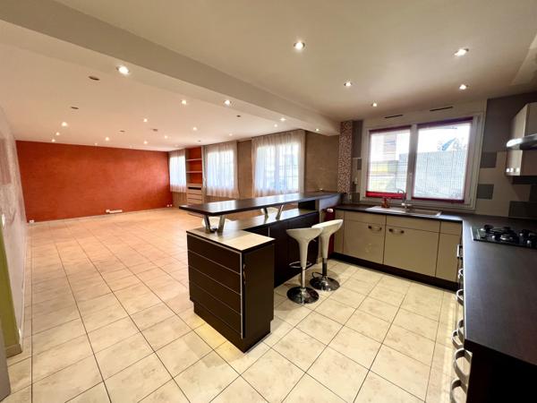 6 Pièces de 104m2 + parking privé