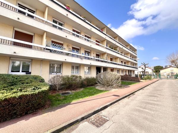 6 Pièces de 104m2 + parking privé