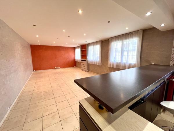 6 Pièces de 104m2 + parking privé